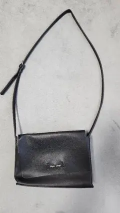 レガートラルゴ　ブラックレザーショルダーバッグ
