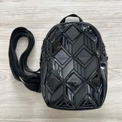 adidasミニリュック　エナメルリュック　黒