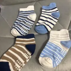 キッズ靴下 ストライプデザイン 4足セット滑り止め付き