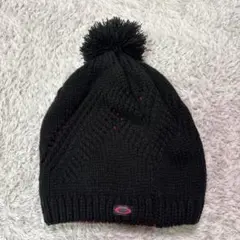 Oakley ポンポン付きニット帽 黒
