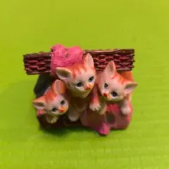 3匹の子猫の置物 樹脂製