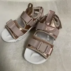 美品 ✨完売品　NIKE キャニオンサンダル メタリックピンク　ピンクゴールド