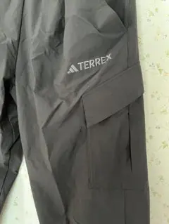 adidas terrex カーゴパンツ