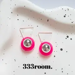 クリア×ネオンピンク トライアングル アクリルピアス イヤリング