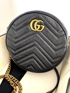 GUCCI GGマーモント ショルダーバッグ 黒　ゴールド ラウンド　グッチ