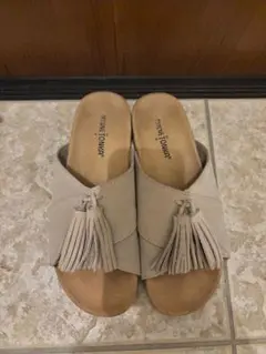 Minnetonka タッセル スエード サンダル ベージュ　サイズ8のサムネイル