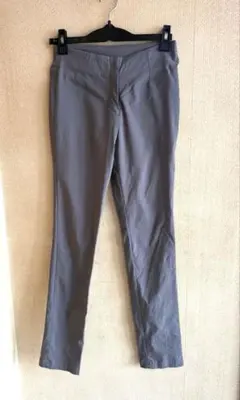 グレー スキニーパンツ ヌヌシュ