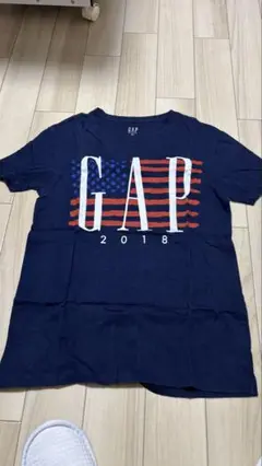 送料込み‼️GAP ネイビー Tシャツ 2018