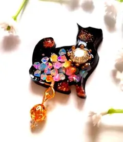 飾り玉黒猫　スワロフスキー　ブローチ　黒猫　オリジナル　ハンドメイド