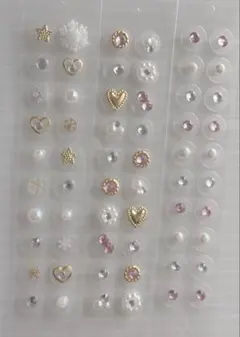 本日のサービス品！　耳ツボジュエリー６０粒　金アレ対応