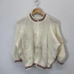 クリーム色 ジップアップニット