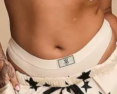 VICTORIA'S SECRET ショーツ！ XS クリーム色。