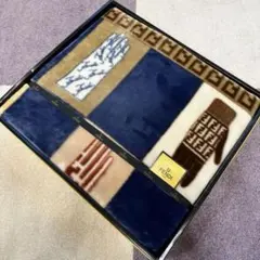 【新品未使用】FENDI フェンディ タオル ギフトボックス入り 青×白 2025年最新】フェンディ タオルの人気アイテム - メルカリ