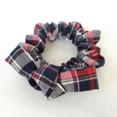 大人女子のための　チェック　リボン付き　ハンドメイドシュシュ　リボン付きシュシュ