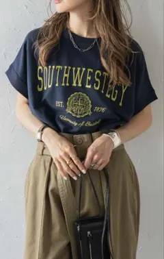 新品　ボンジュールサガン　 カレッジ刺繍ピグメントスウェットTシャツ 　ネイビー