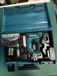 Makita ST421D ステープルガン - メルカリ