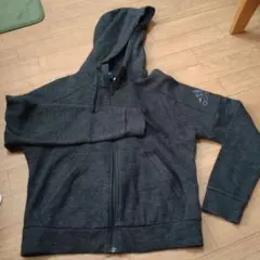 アディダス　adidas　レディース　ショート丈　パーカー　グレー