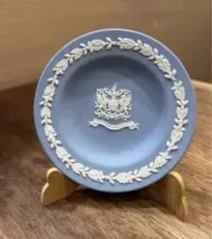 装飾的な青い陶器の皿