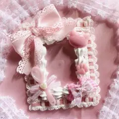 B8 トレカケースデコ　ホイップデコ　硬質ケースデコ　ピンクフリルリボン