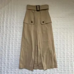 ベルト付きタイトスカート