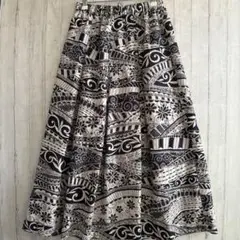 【TRACY】ロング丈プリーツスカート　ゴムウエスト　黒×ベージュ×柄　M　上品
