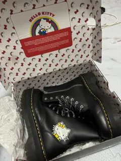 Dr. Martens ハローキティ Jadon HK厚底ブーツ