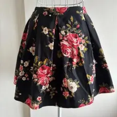 FOREVER21 花柄フレアスカート 黒