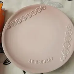 ルクルーゼ 19cm スフィアプレート レース シェルピンクのサムネイル