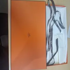 HERMES大中小エルメス空箱4点ショッパー4枚/冊子リボン付属品等まとめ売り HERMES大中小エルメス空箱4点ショッパー4枚/冊子リボン付属品等まとめ