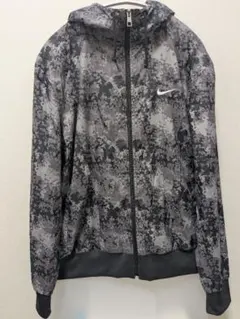 美品‼️Nike ナイロン迷彩ジャケット L ジップアップパーカー 刺繍ロゴ