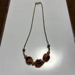 オレンジと黒のビーズ ネックレス
