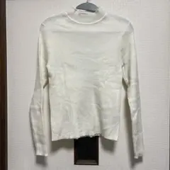 ホワイトタートルネック長袖セーター