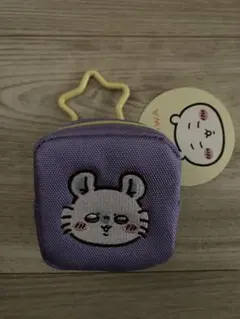 ちいかわ　カラビナつき刺繍スクエアミニポーチ　モモンガ
