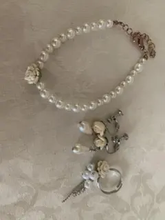 ホワイトパールとバラ装飾のジュエリーセット