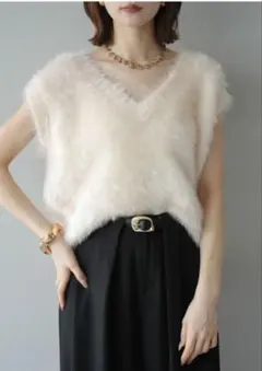 Lumier ラメシャギーVネックニットベスト アイボリー