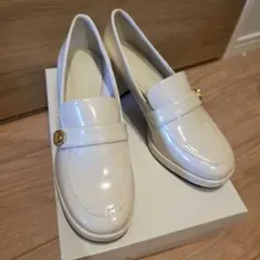 CHARLES & KEITH 厚底ローファー ホワイトのサムネイル