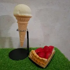 食品サンプル　アイスクリーム　いちごタルト