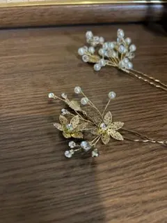 金色の花とパールのヘアピンセット 2個