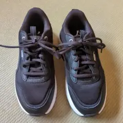 Puma ブラック スニーカー SoftFoam