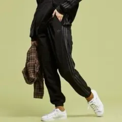 adidas originals コーデュロイ ジョガー イージー パンツ