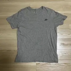 Nike 刺繍グレー Tシャツ　刺繍は濃いグレー
