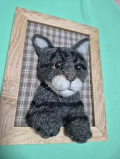 羊毛フェルト猫の置物 木製フレーム付き/キジトラ