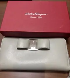 Salvatore Ferragamo 長財布 リボン付きのサムネイル