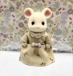 シルバニア　お母さん　服【パール&ビーズベルトの花柄ベージュワンピ】