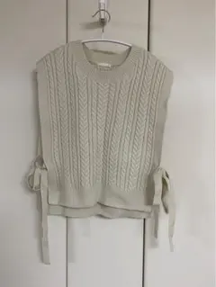 GU ケーブル編みニットベスト
