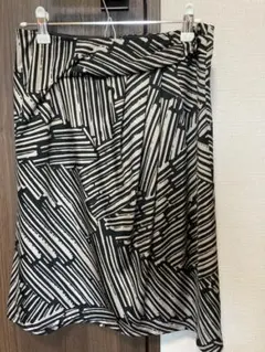 幾何学模様　台形スカート