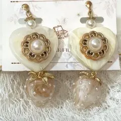 No.2マーブルベージュいちごイヤリング