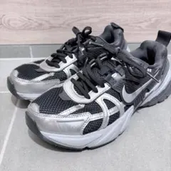 NIKE V2K RUN スニーカー ブラック シルバー　24.5cmのサムネイル