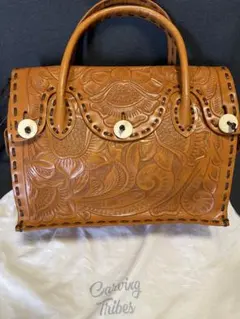 グレースコンチネンタル カービングトライブズ ブラウン 幅37