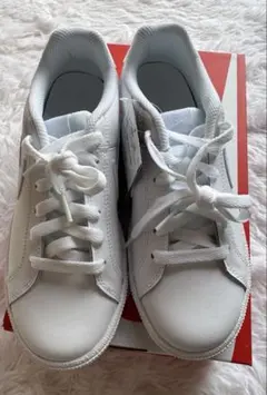 nikeコートロイヤル　白　スニーカー　749867-105 ナイキ　新品